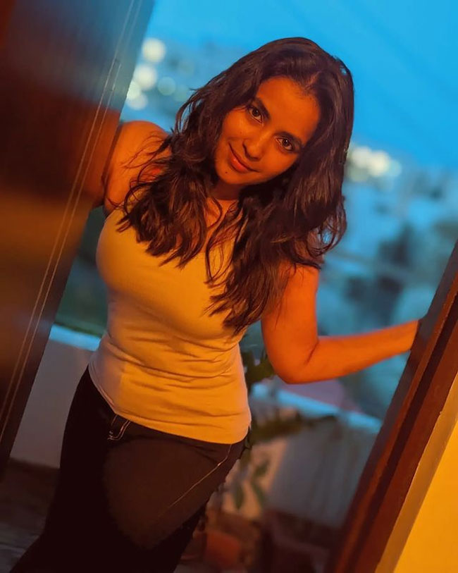 Staggering Poses of Komalee Prasaad In Black